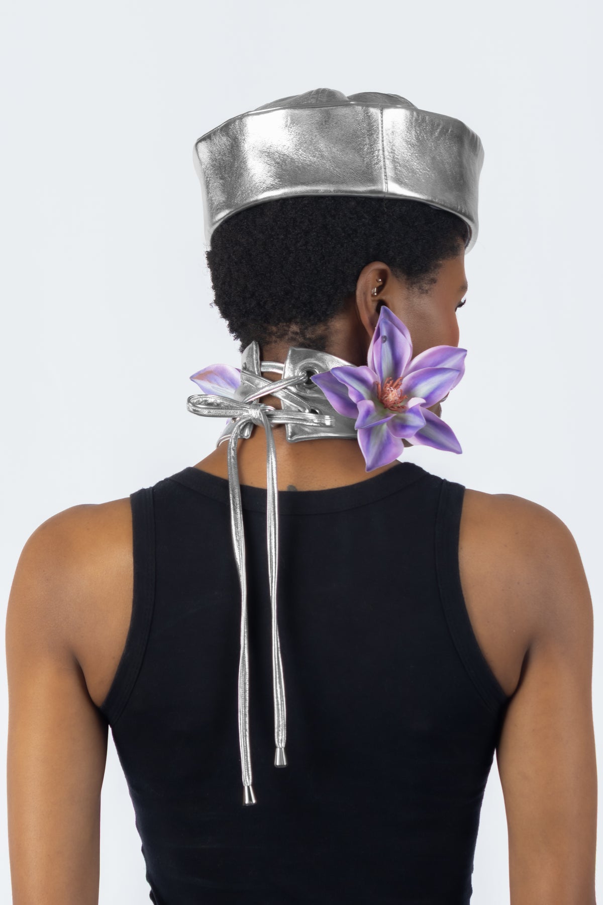 The Chromism Hat & Choker (Silver Mica)